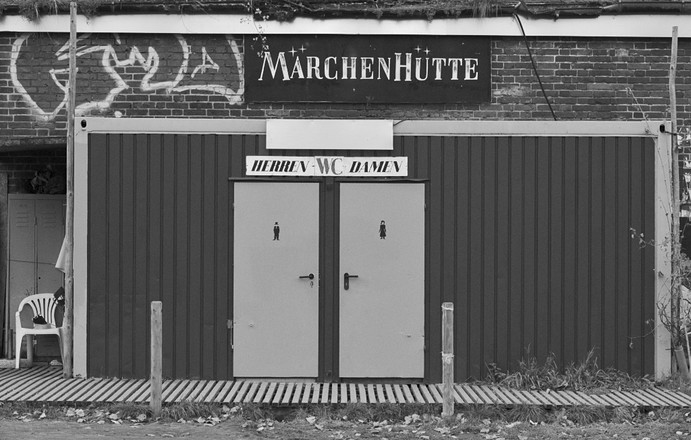 Monbijou-Park, Oranienburger Stra&szlig;e